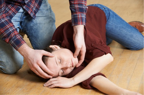 Cómo actuar ante un ataque de epilepsia – Adeslas Salud y Bienestar