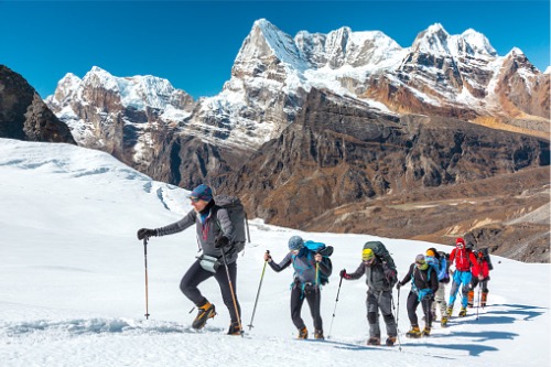 Peligros de la montaña en invierno y cómo prevenirlos – Adeslas Salud y Bienestar