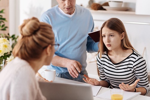 Cómo mejorar la relación con tu hijo adolescente – Adeslas