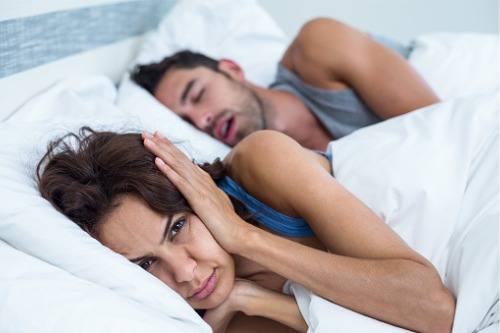 Cómo se solucionan los ronquidos y la apnea del sueño? 