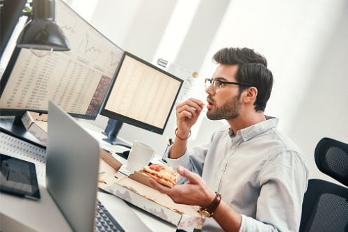 Descubre qué es el hambre emocional y cómo gestionarlo - Adeslas Salud y Bienestar