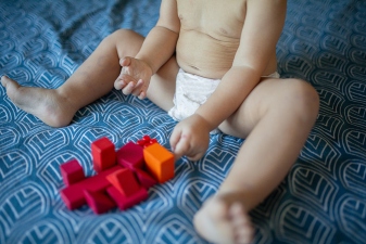 Niño con criptorquidia