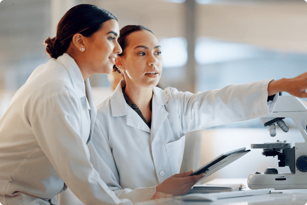 doctoras charlando entre ellas