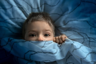 Niño despierto
