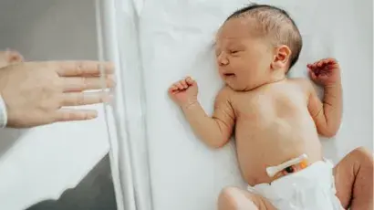 Descubre cómo cuidar del cordón umbilical de tu bebé y evitar que se infecte – Adeslas Salud y Bienestar 