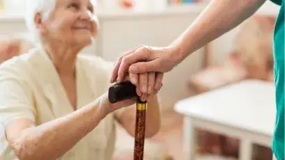 Descubre cómo ayudar a prevenir la fragilidad en personas mayores– Adeslas Salud y Bienestar 