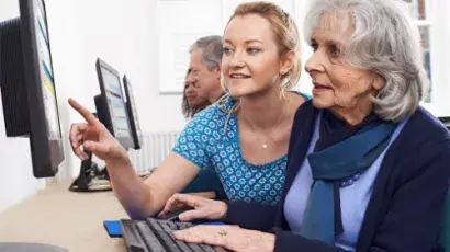 Descubre qué es la brecha tecnológica y cómo reducirla en los adultos mayores – Adeslas Salud y Bienestar 