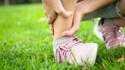 Esguince de tobillo en niños: causas, síntomas y prevención - Adeslas Salud y Bienestar