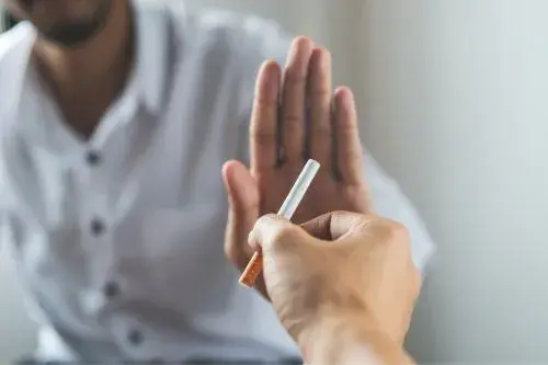 Com es pot prevenir i abandonar l’hàbit de fumar?