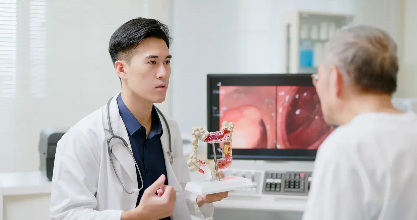 medico con paciente de digestivo