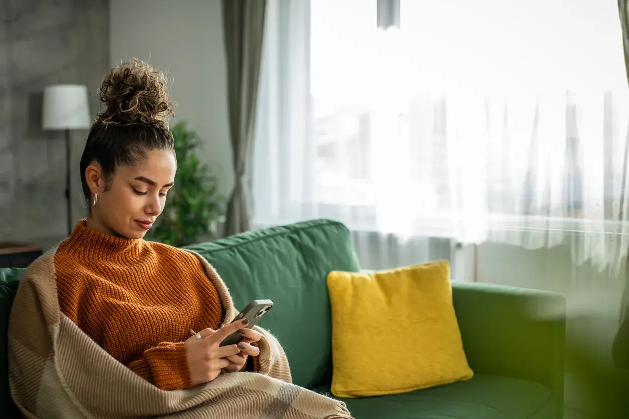 Mujer con teléfono