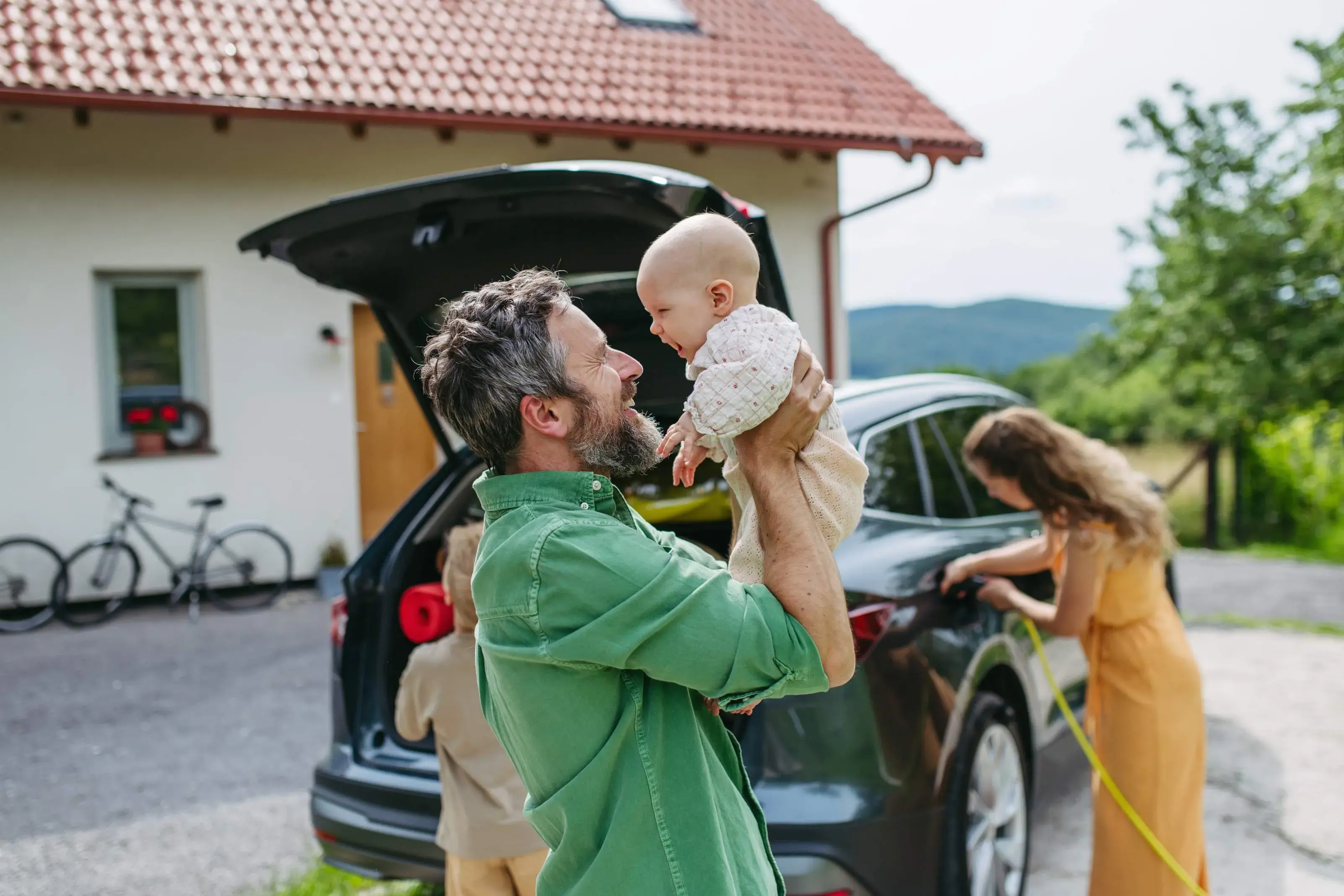familia_repostando_con_el_coche