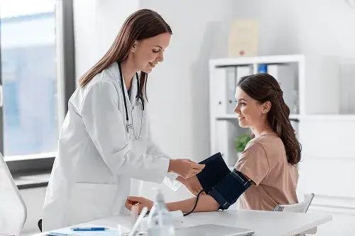 Sal, ronyons i hipertensió: particularitats en la dona