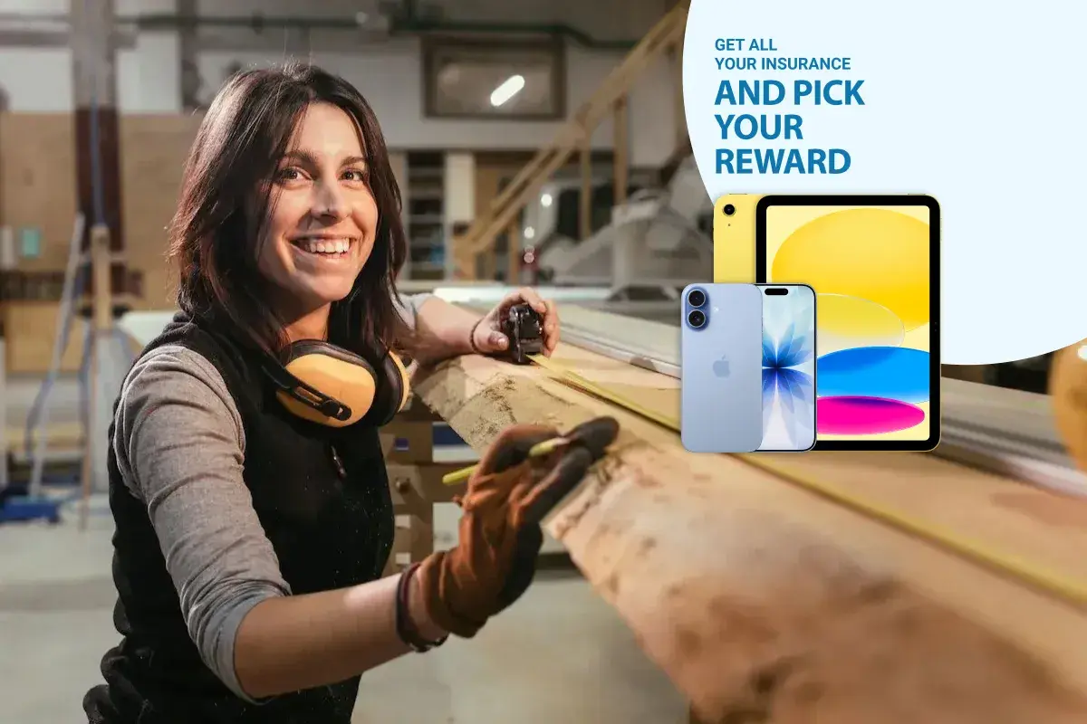 mujer trabajando en un taller