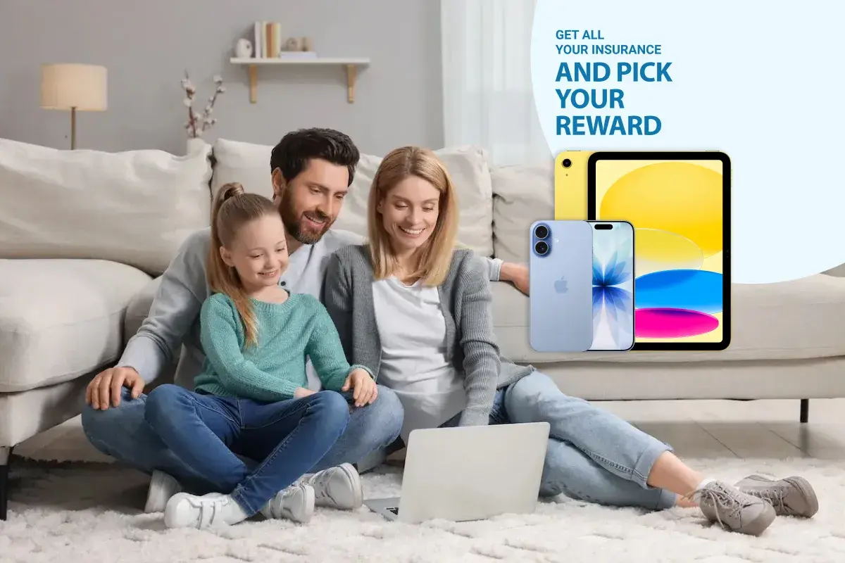 familia viendo el ordenador