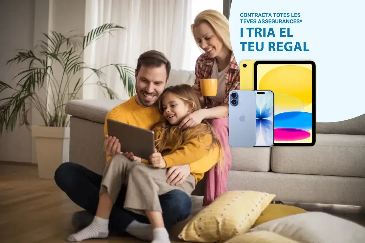 familia relajandose en el salon