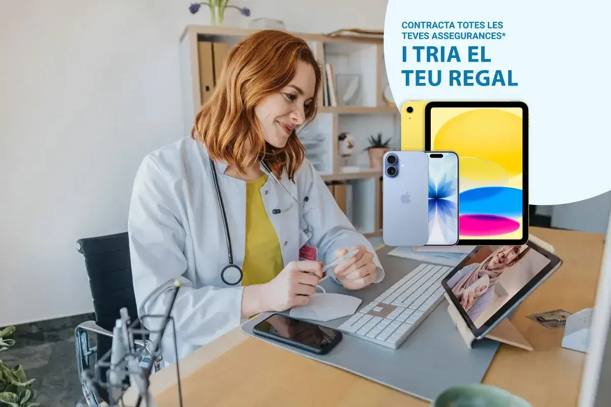 doctora con regalo tableta