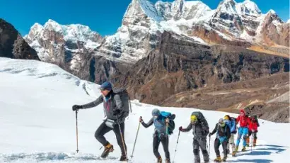 Descubre cómo hacer una práctica de montaña más segura durante el invierno – Adeslas Salud y Bienestar